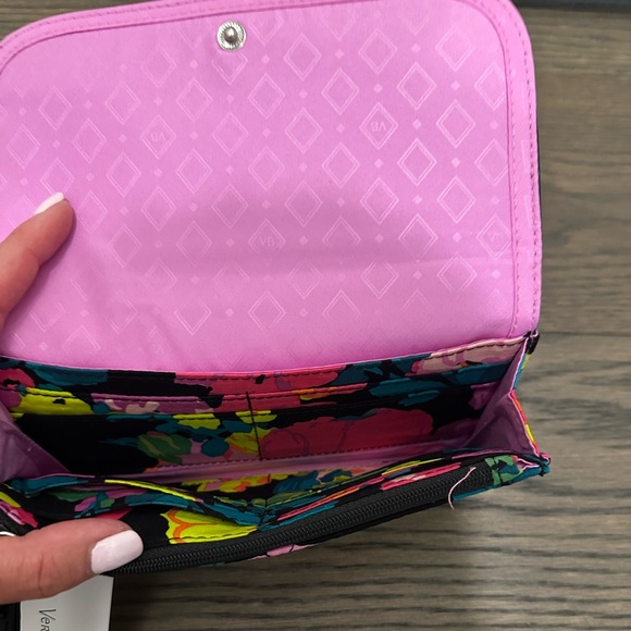 Vera Bradley Trimmed Wristlet NWT - Picture 7 of 12
